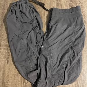 Lulu unlined studio pants size 8